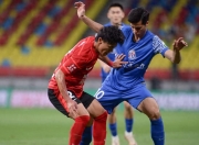 开云下载-比赛火爆开场，球员力克对手