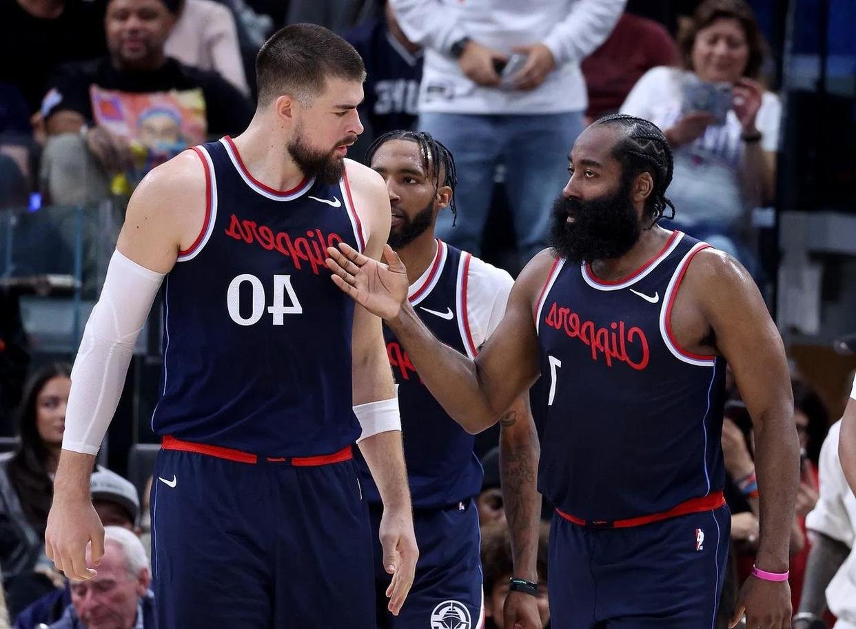 关于快船队主场气氛热烈引发狂欢的信息