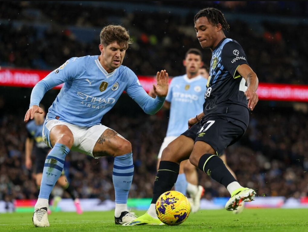 曼城前锋杜布拉罗尼贡献帽子戏法，助球队客场击败伯恩利