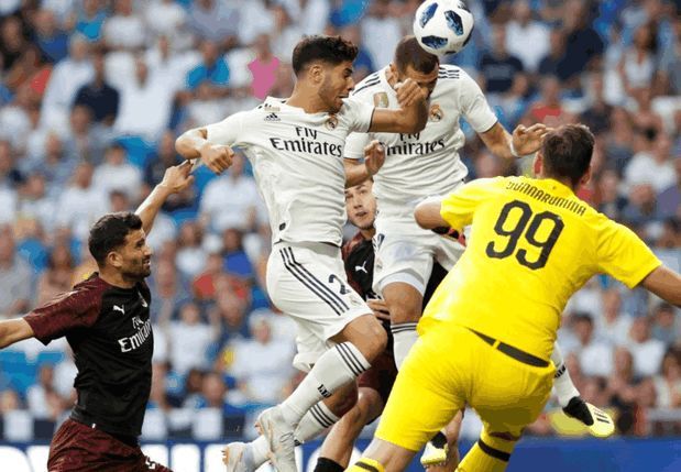 AC米兰险胜智利，卡瓦哈尔惊艳四座