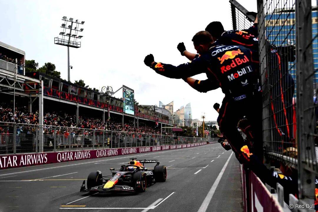 阿斯顿马丁力克索伯车队,皮亚斯特里统治全场 阿斯顿马丁力克索伯车队,皮亚斯特里统治全场